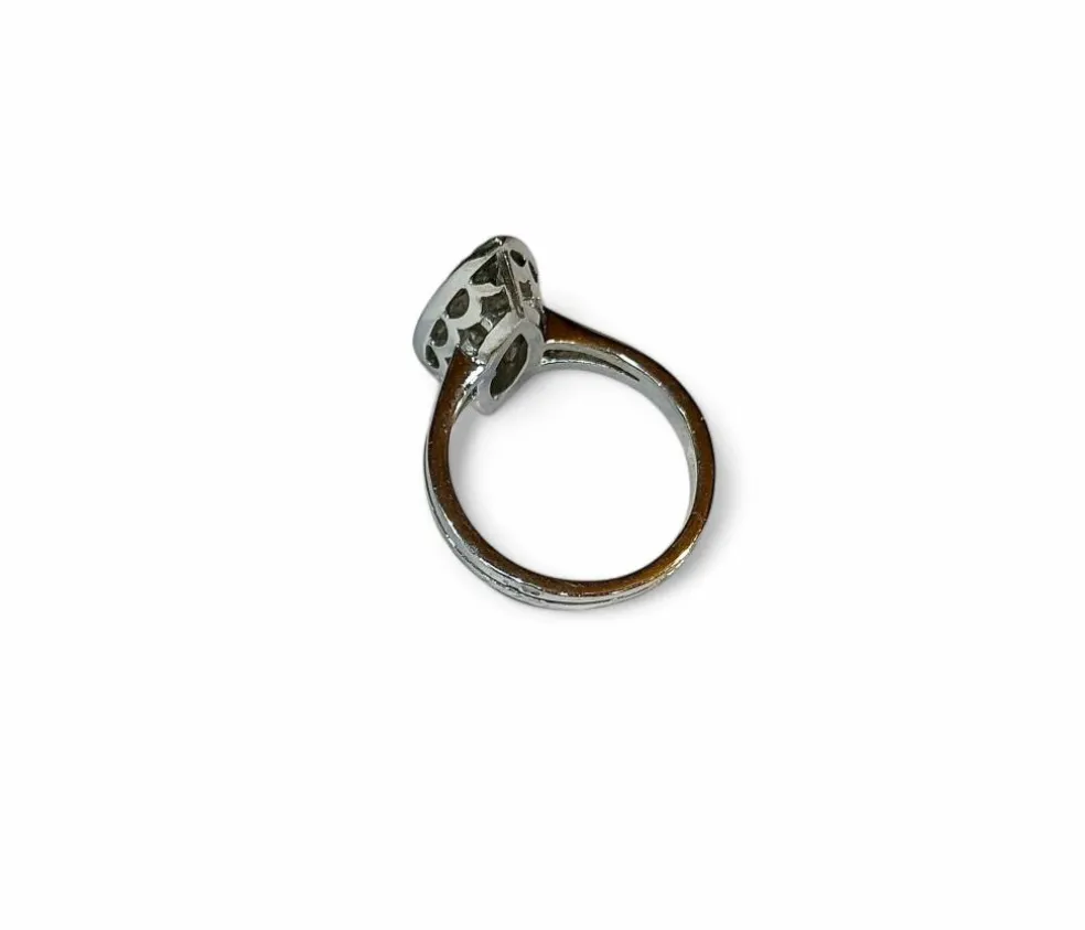 Bague marquise ancienne en or blanc et diamants