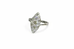 Bague marquise ancienne en or blanc et diamants