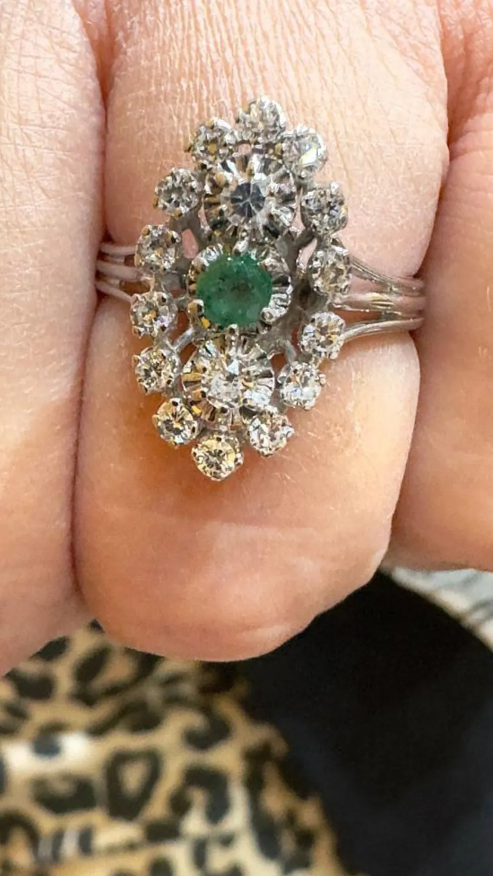 Bague marquise ancienne or blanc diamants, émeraude