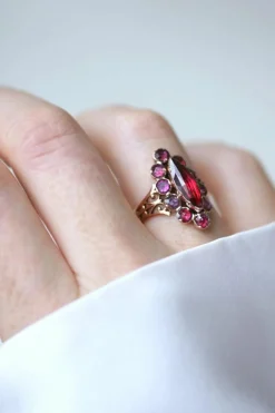 Bague Marquise Ancienne Or Rose et Grenats de Perpignan