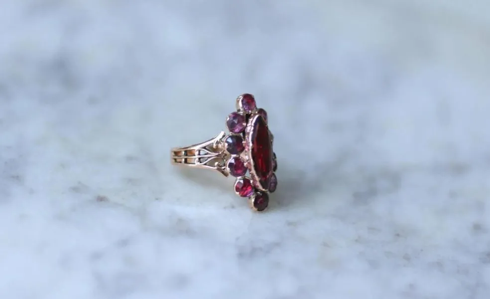 Bague Marquise Ancienne Or Rose et Grenats de Perpignan