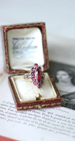 Bague Marquise Ancienne Or Rose et Grenats de Perpignan