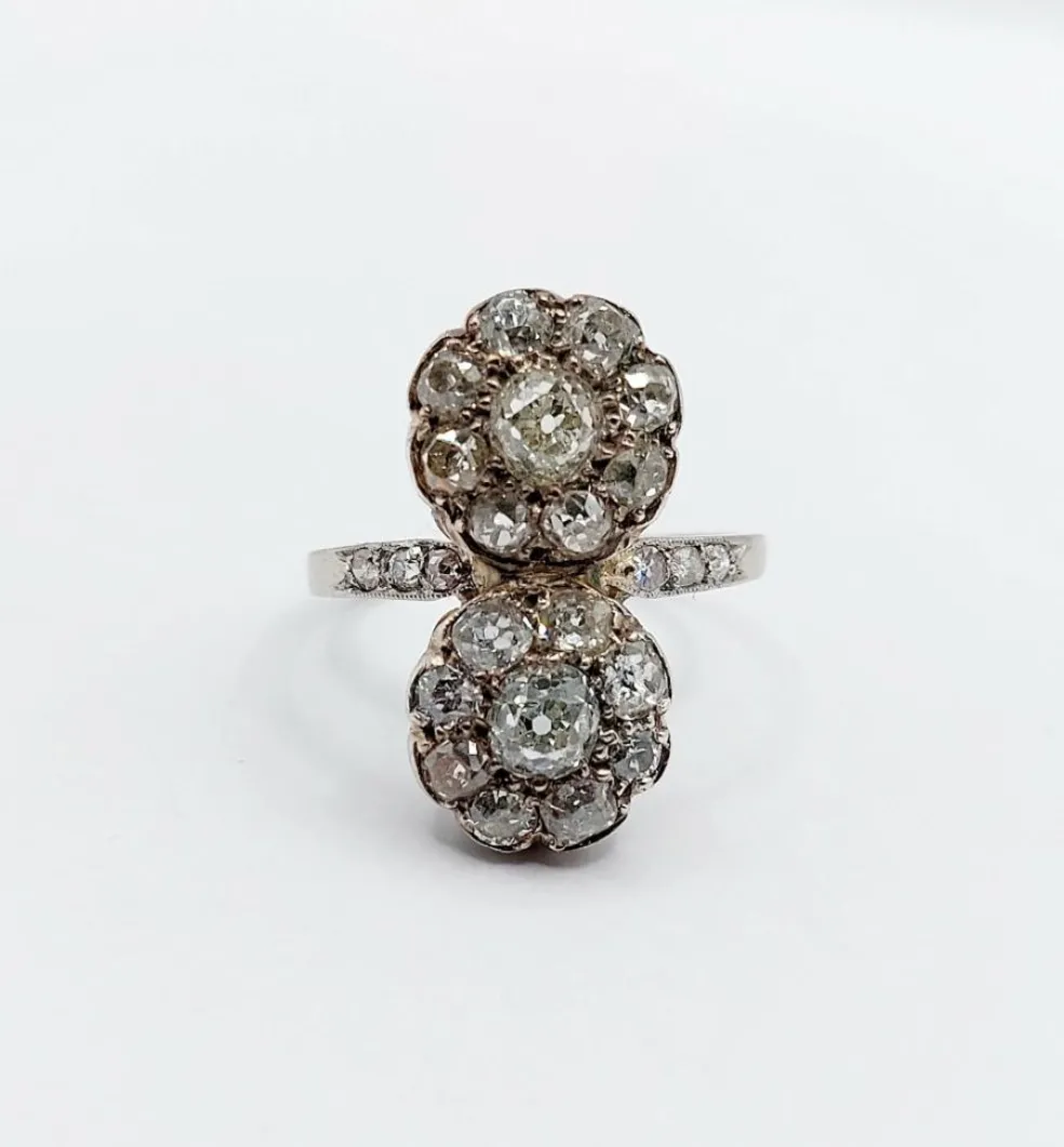 Bague marquise art deco Platine formant deux marguerites de diamant taille ancienne