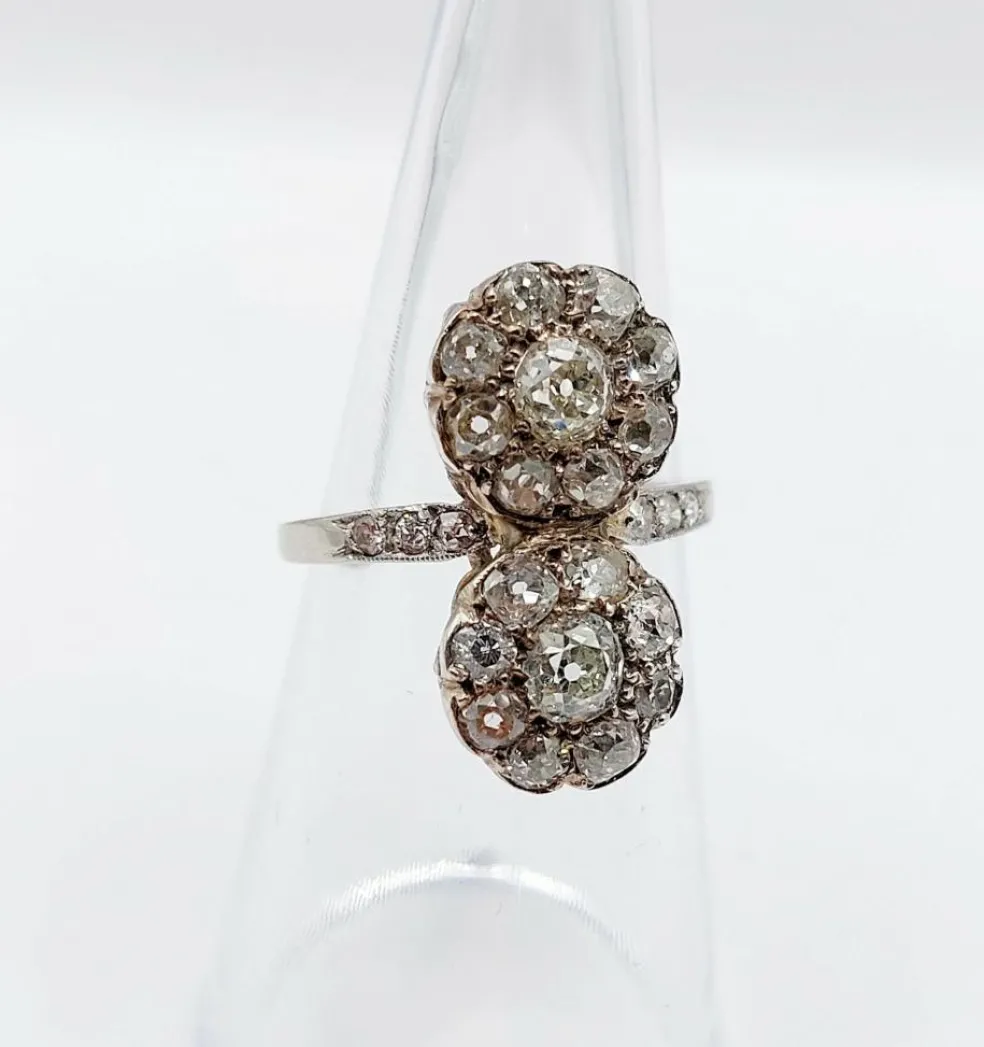 Bague marquise art deco Platine formant deux marguerites de diamant taille ancienne