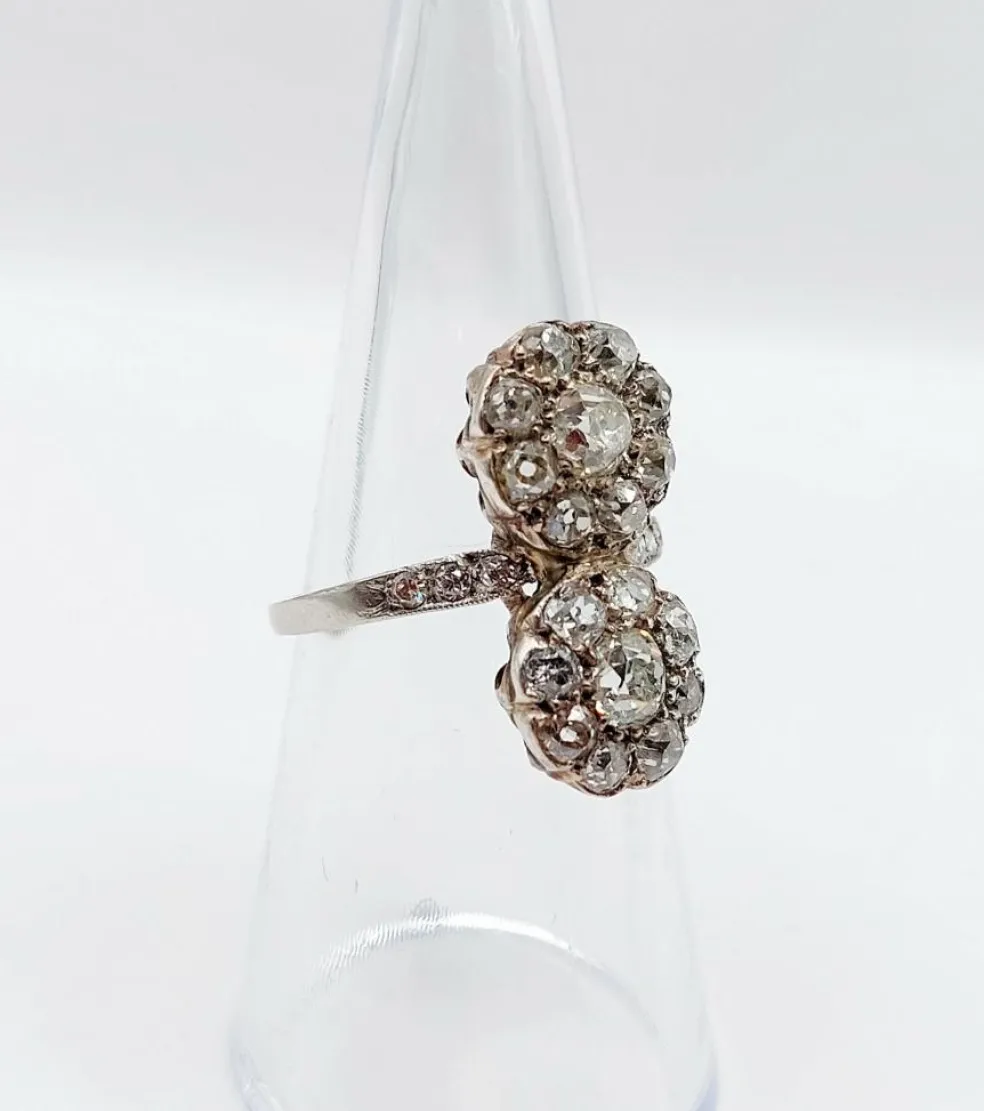 Bague marquise art deco Platine formant deux marguerites de diamant taille ancienne