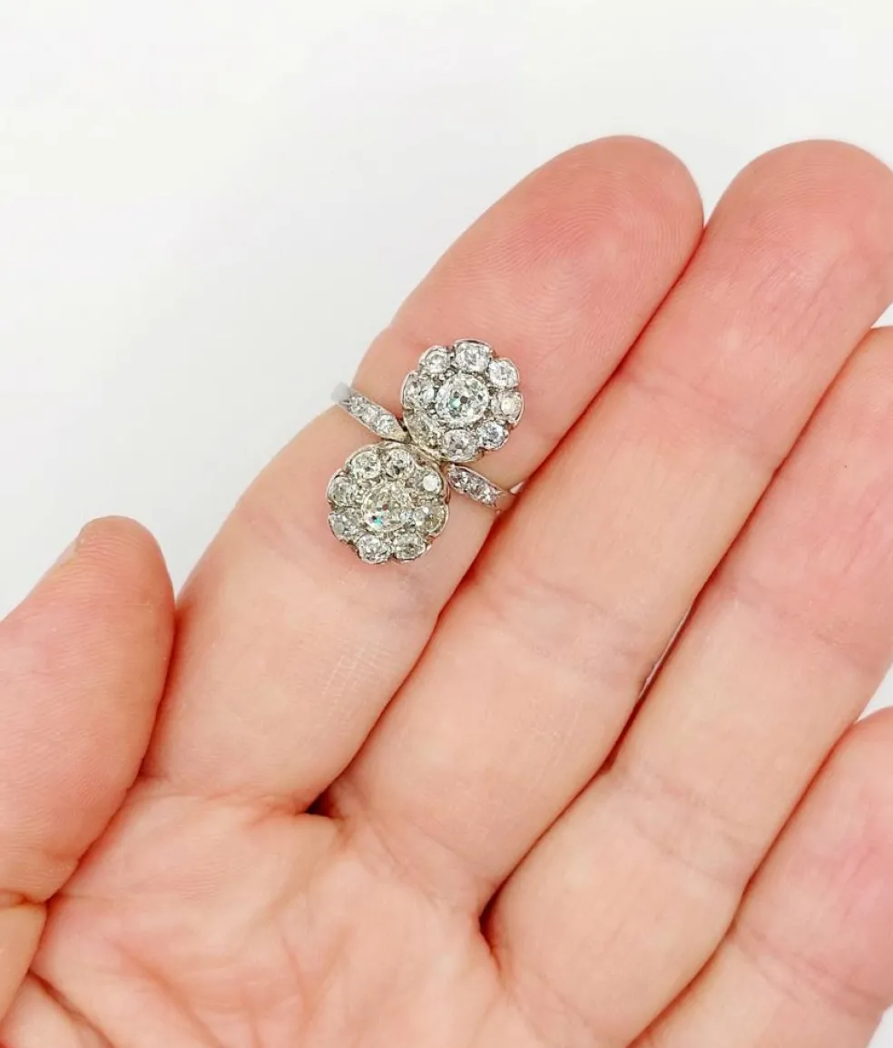 Bague marquise art deco Platine formant deux marguerites de diamant taille ancienne