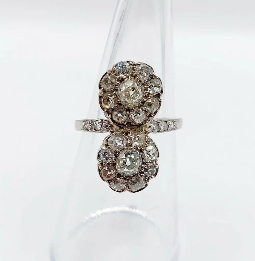 Bague marquise art deco Platine formant deux marguerites de diamant taille ancienne