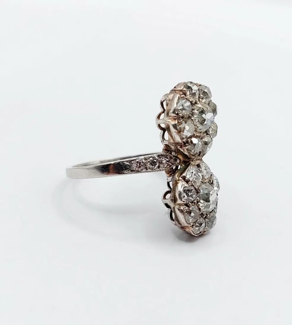 Bague marquise art deco Platine formant deux marguerites de diamant taille ancienne