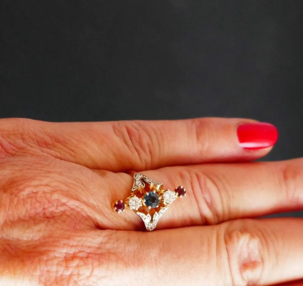 Bague Marquise Diamants, Saphirs et Rubis