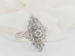 Bague marquise en or blanc et diamants 1.20ct