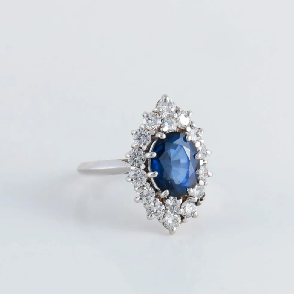 Bague marquise en or blanc 18k saphirs et diamants