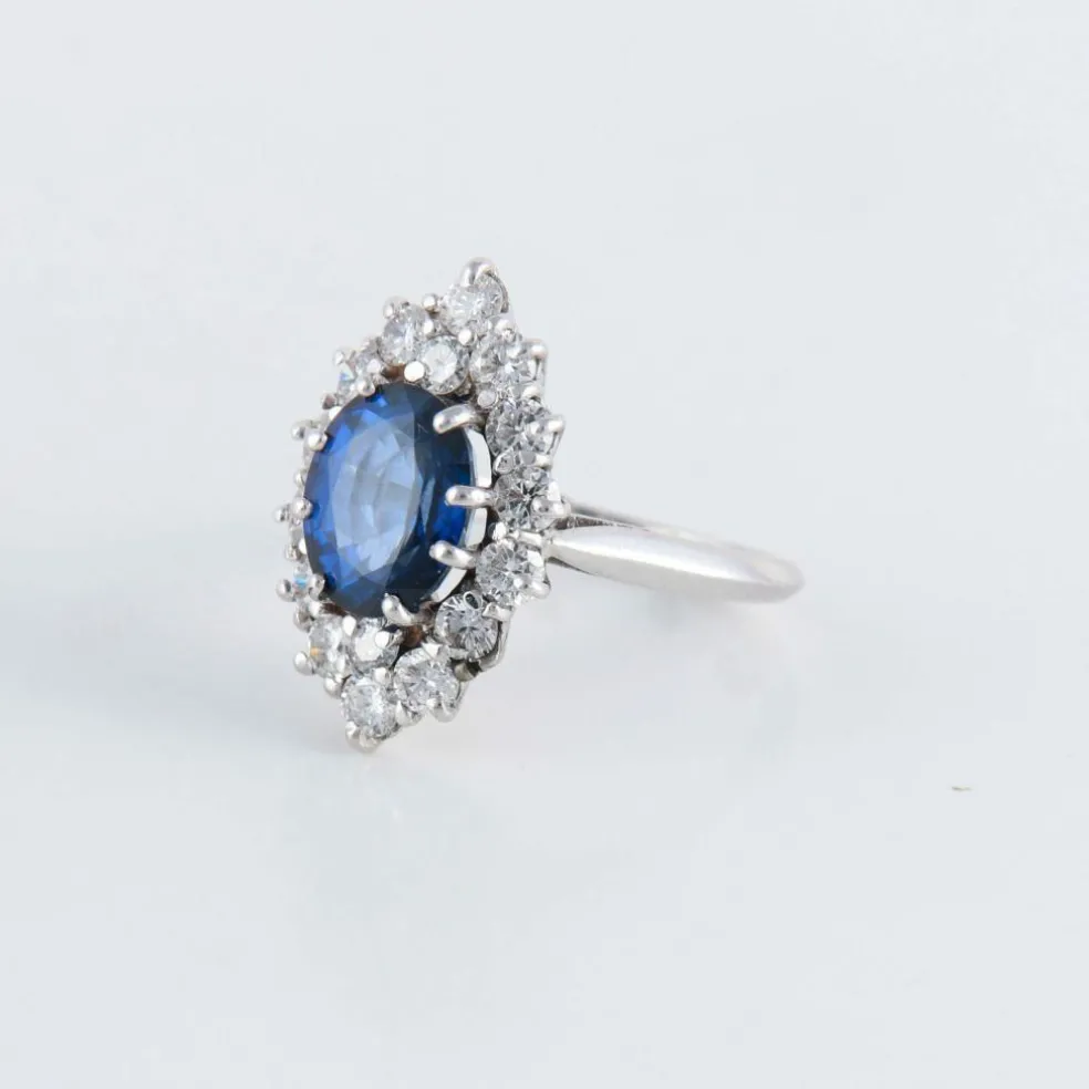 Bague marquise en or blanc 18k saphirs et diamants