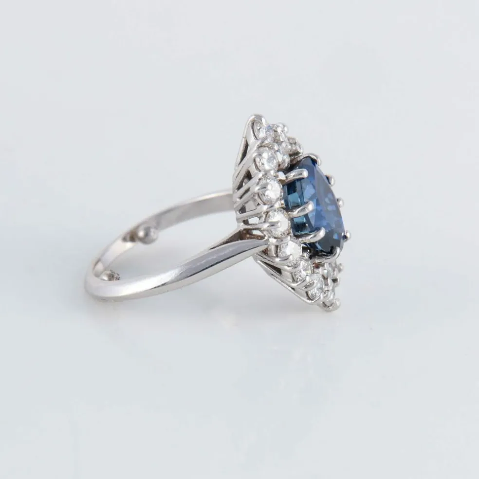 Bague marquise en or blanc 18k saphirs et diamants
