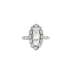 Bague marquise en or gris et diamants