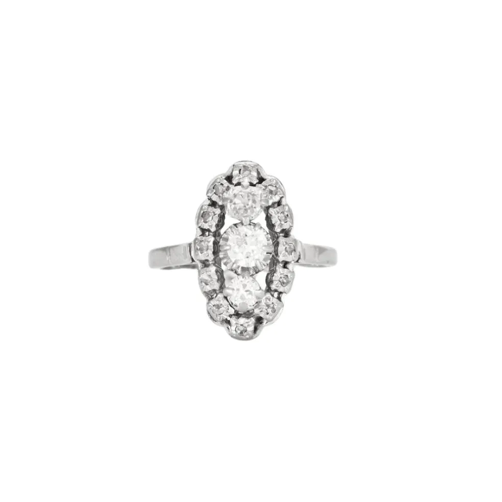 Bague marquise en or gris et diamants