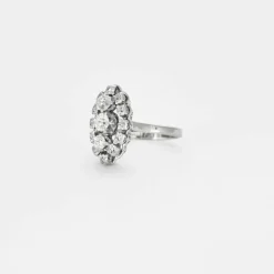 Bague marquise en or gris et diamants