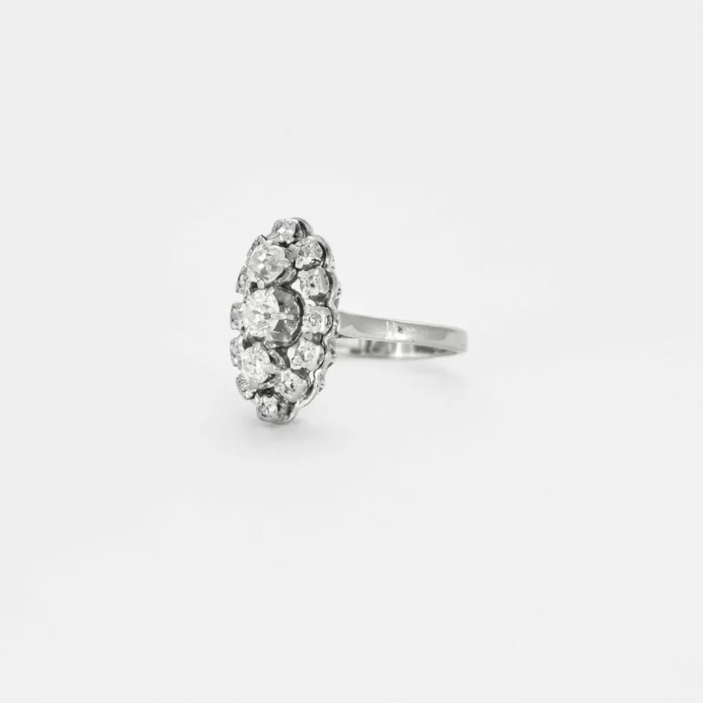 Bague marquise en or gris et diamants