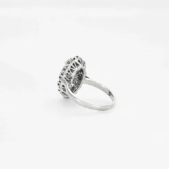 Bague marquise en or gris et diamants
