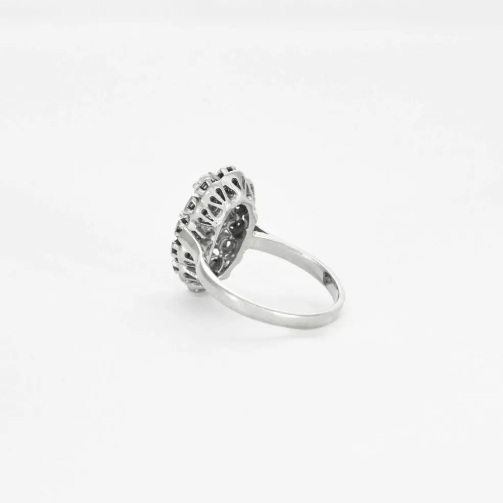 Bague marquise en or gris et diamants