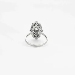 Bague marquise en or gris et diamants