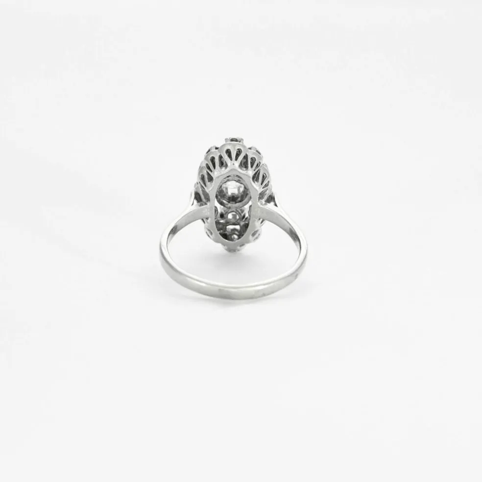 Bague marquise en or gris et diamants