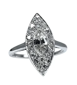 Bague marquise en platine et diamants. Vers 1900.