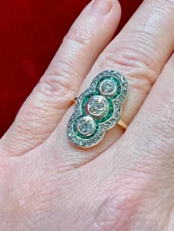 Bague Marquise fin 19ème siècle diamants émeraudes