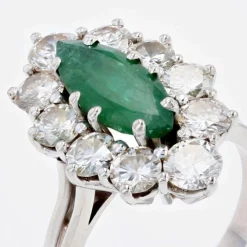 Bague marquise émeraude diamants