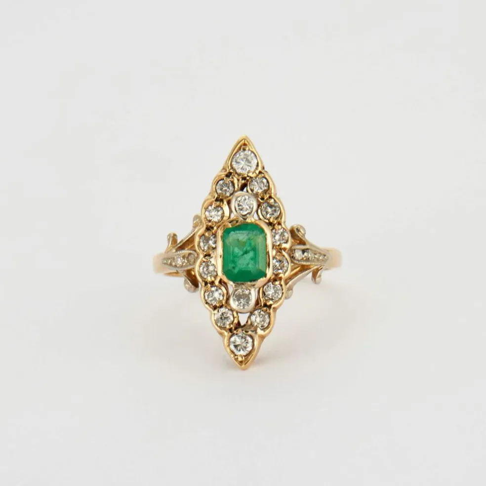 Bague Marquise émeraude et diamants