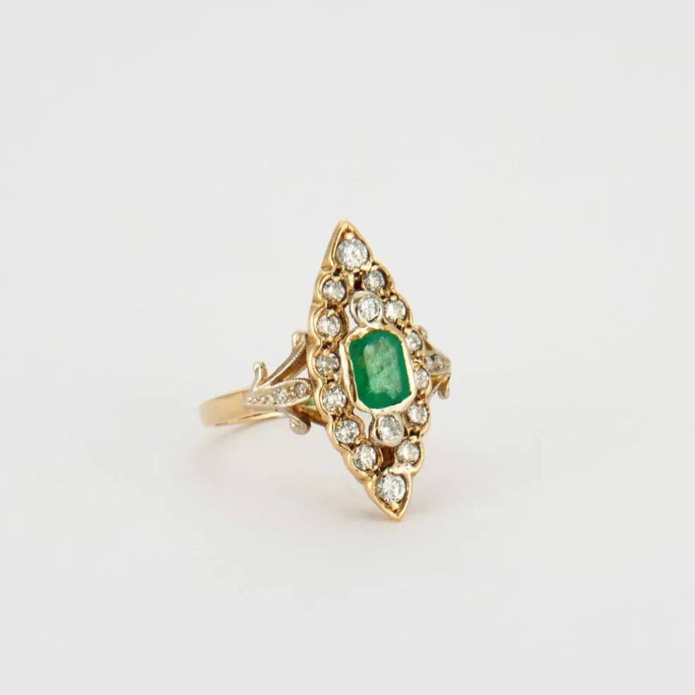 Bague Marquise émeraude et diamants