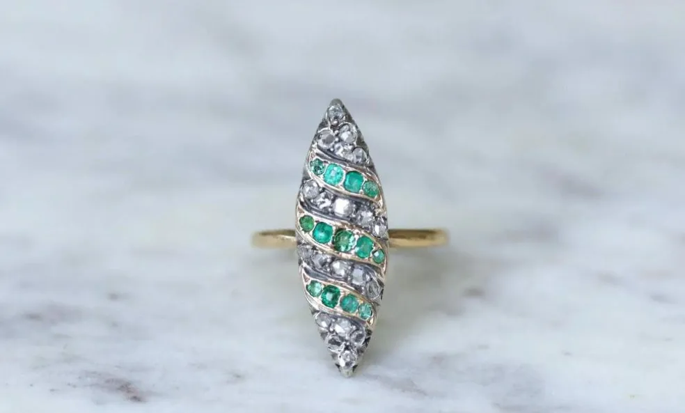 Bague marquise émeraudes et diamants