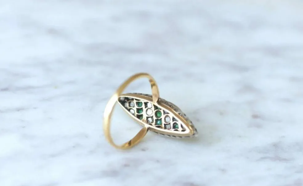 Bague marquise émeraudes et diamants