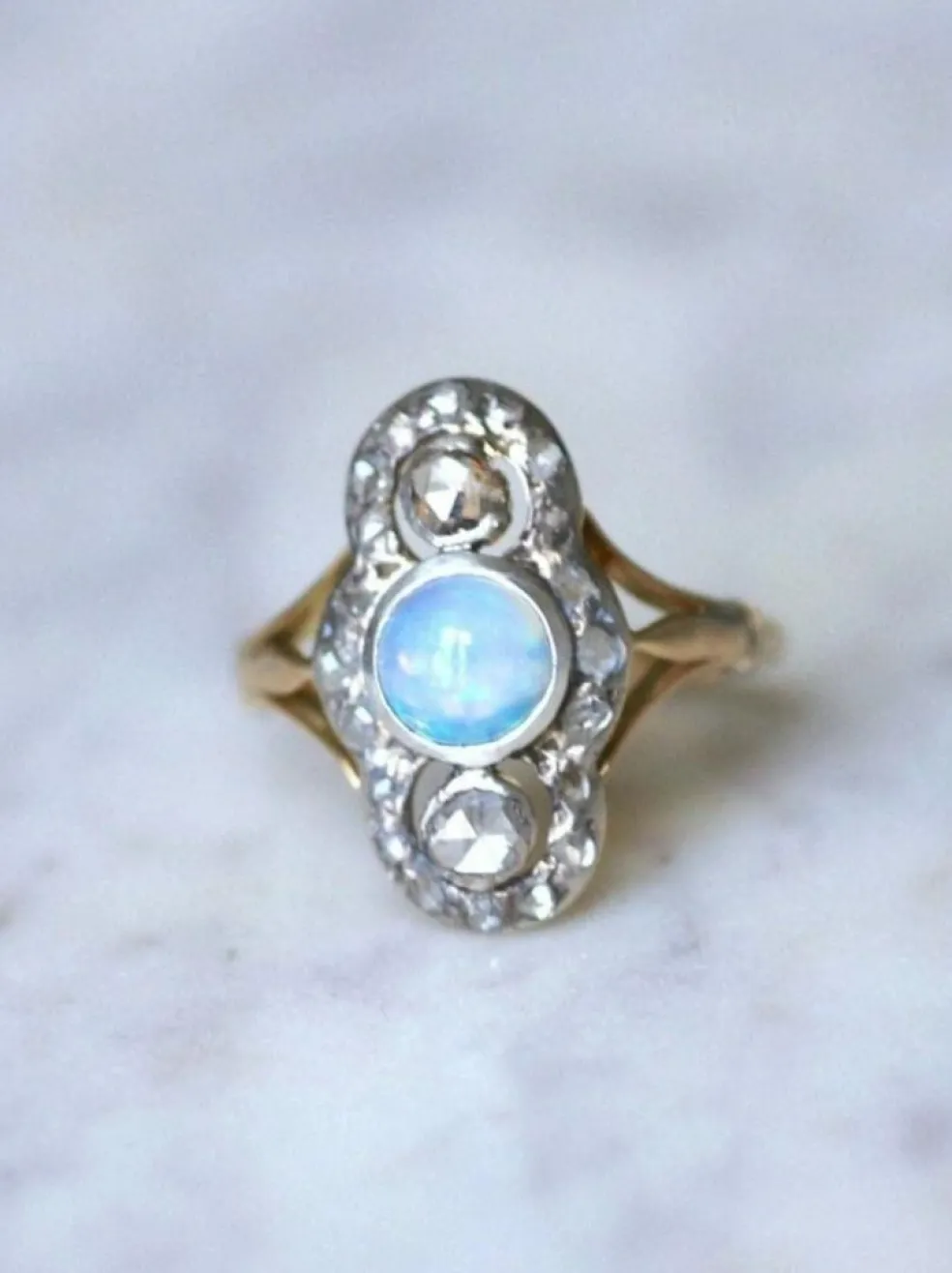 Bague marquise opale et diamants