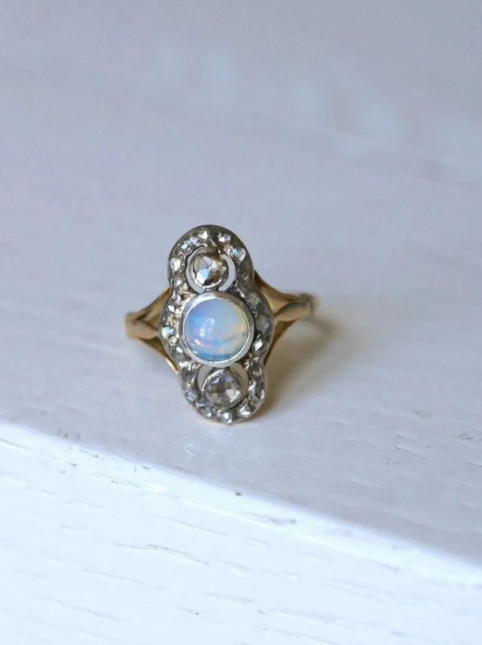 Bague marquise opale et diamants
