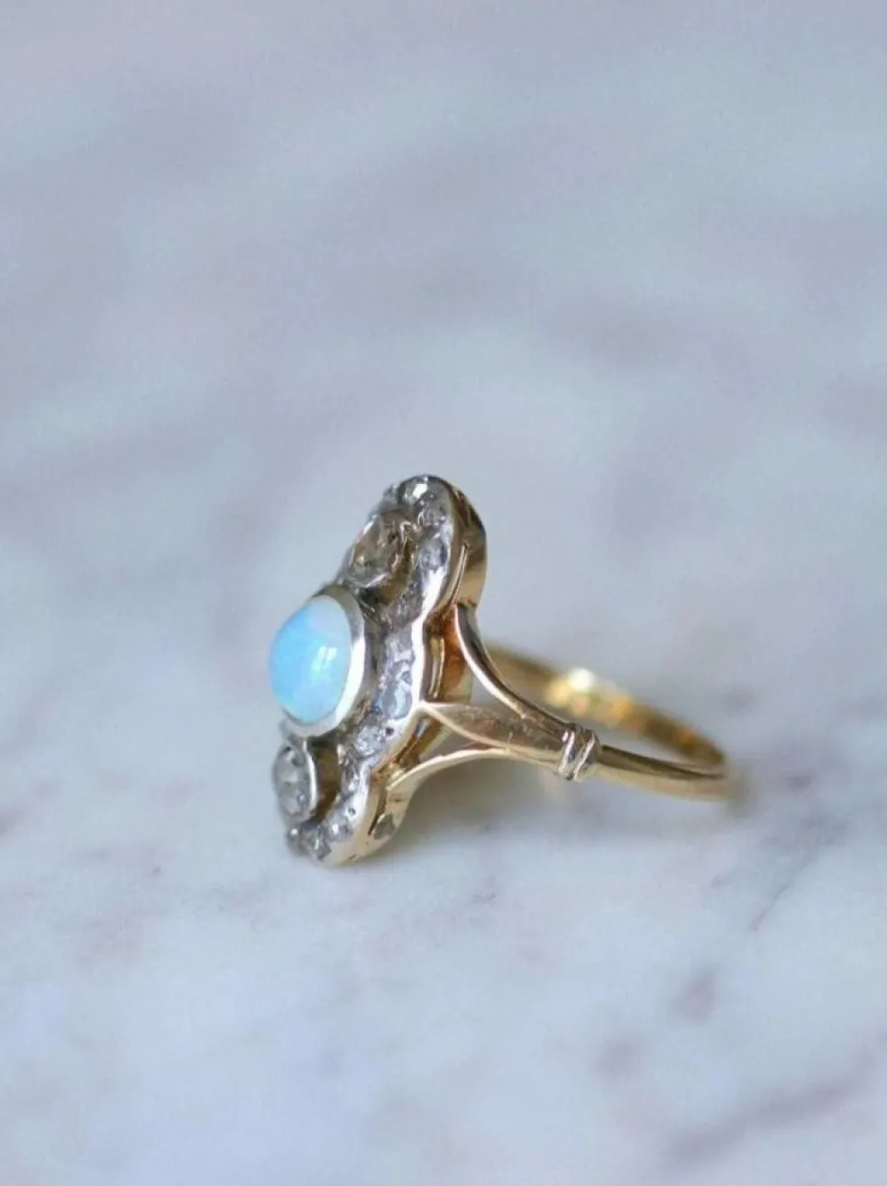 Bague marquise opale et diamants