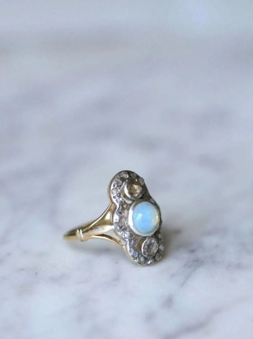 Bague marquise opale et diamants