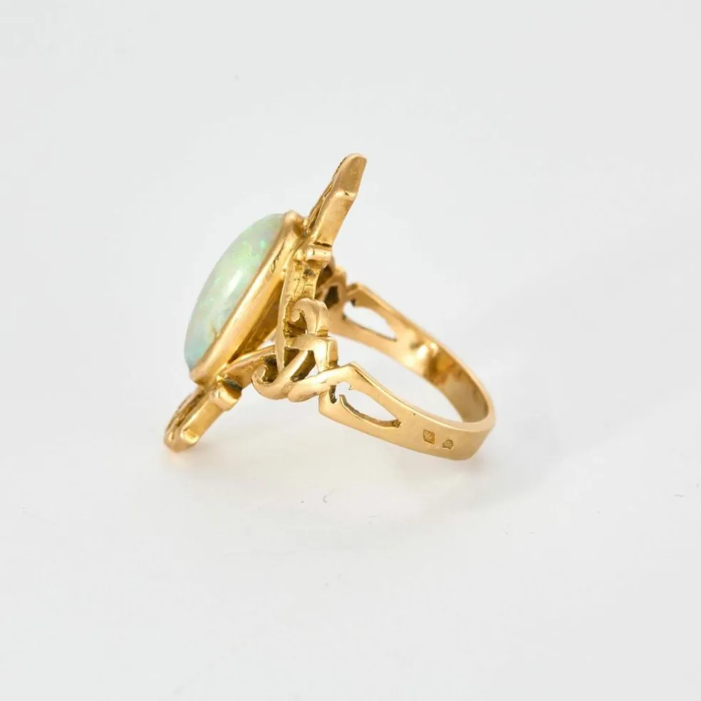 Bague marquise opale et or jaune