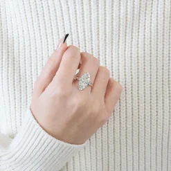BAGUE MARQUISE OR & DIAMANTS.