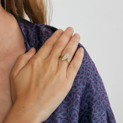 Bague marquise or gris et jaune pavée de diamants