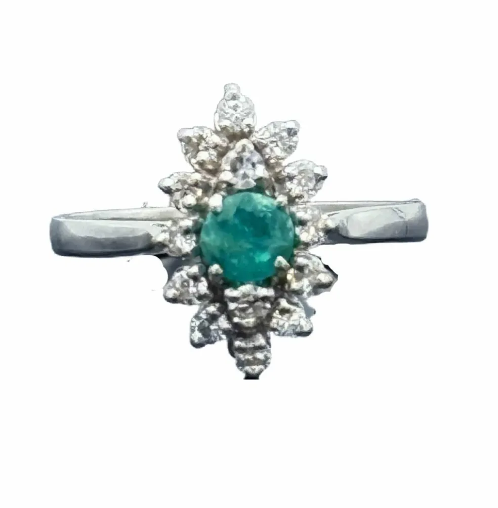 Bague marquise or gris, émeraude, diamant