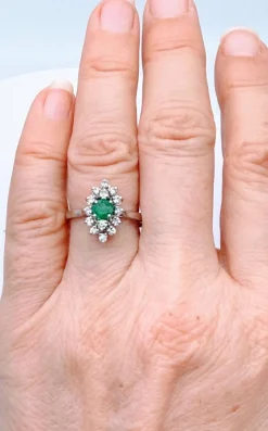 Bague marquise or gris, émeraude, diamant