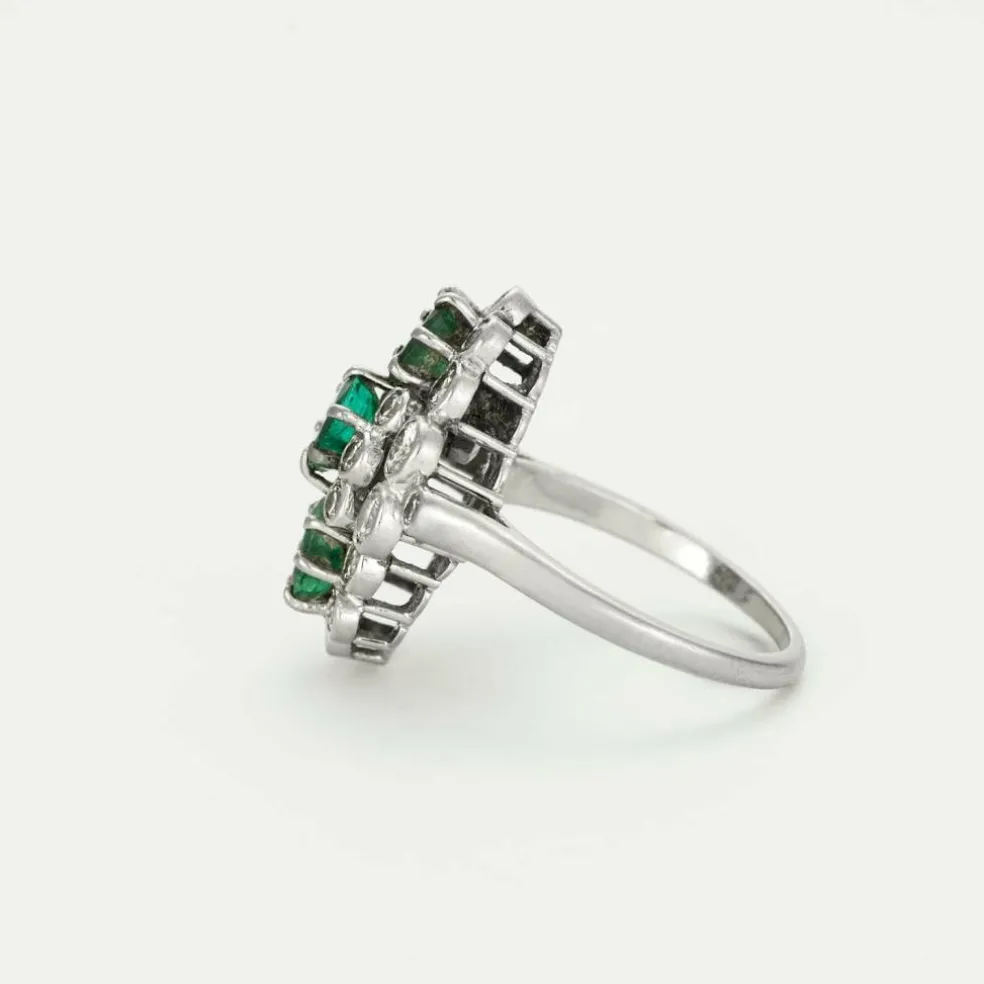 Bague marquise or gris émeraudes et diamants