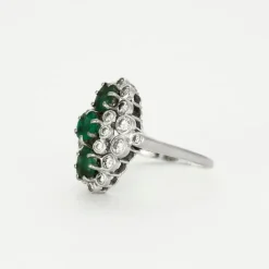 Bague marquise or gris émeraudes et diamants