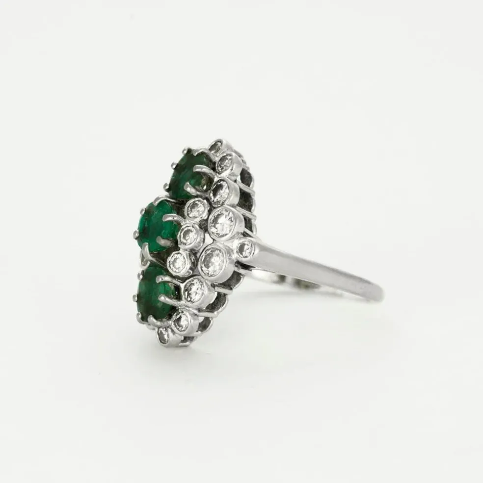 Bague marquise or gris émeraudes et diamants