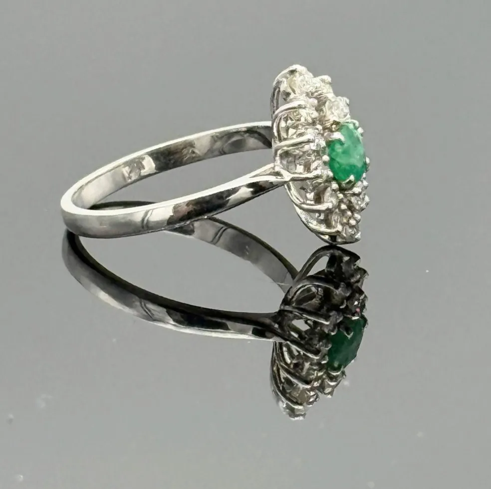 Bague marquise or gris, émeraude, diamant