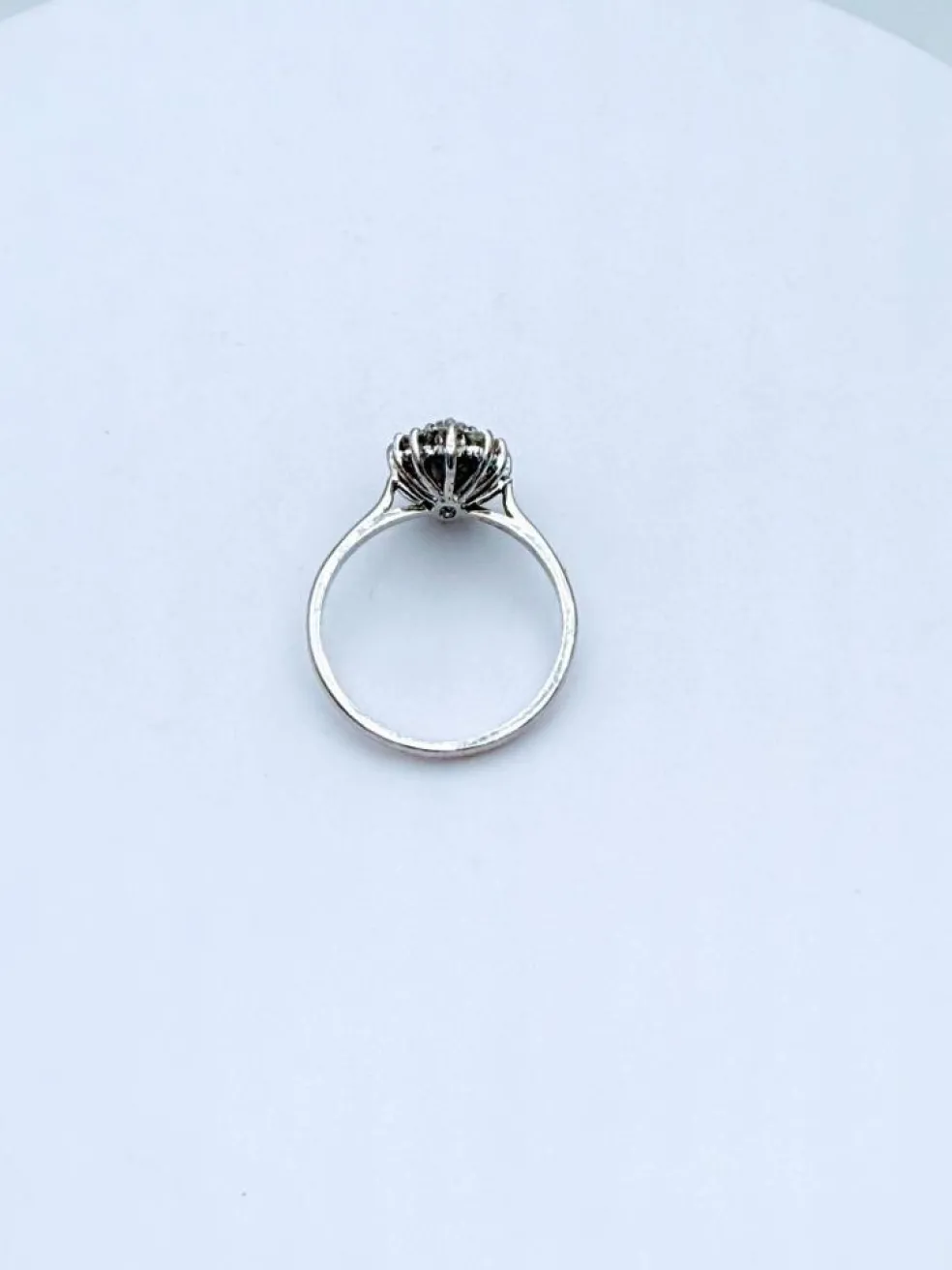 Bague marquise or gris, émeraude, diamant