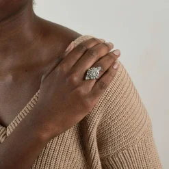 Bague marquise or gris, platine, diamants