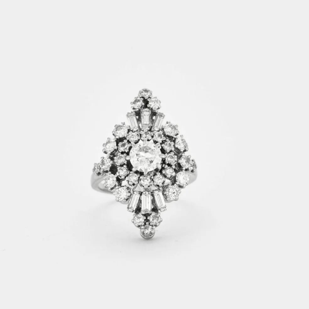 Bague marquise or gris, platine, diamants