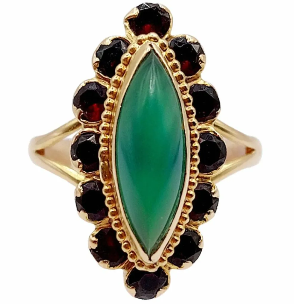 Bague marquise or jaune, chrysoprase et grenats (circa 1890)