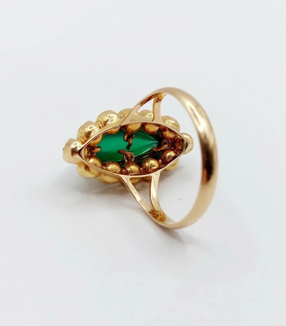 Bague marquise or jaune, chrysoprase et grenats (circa 1890)